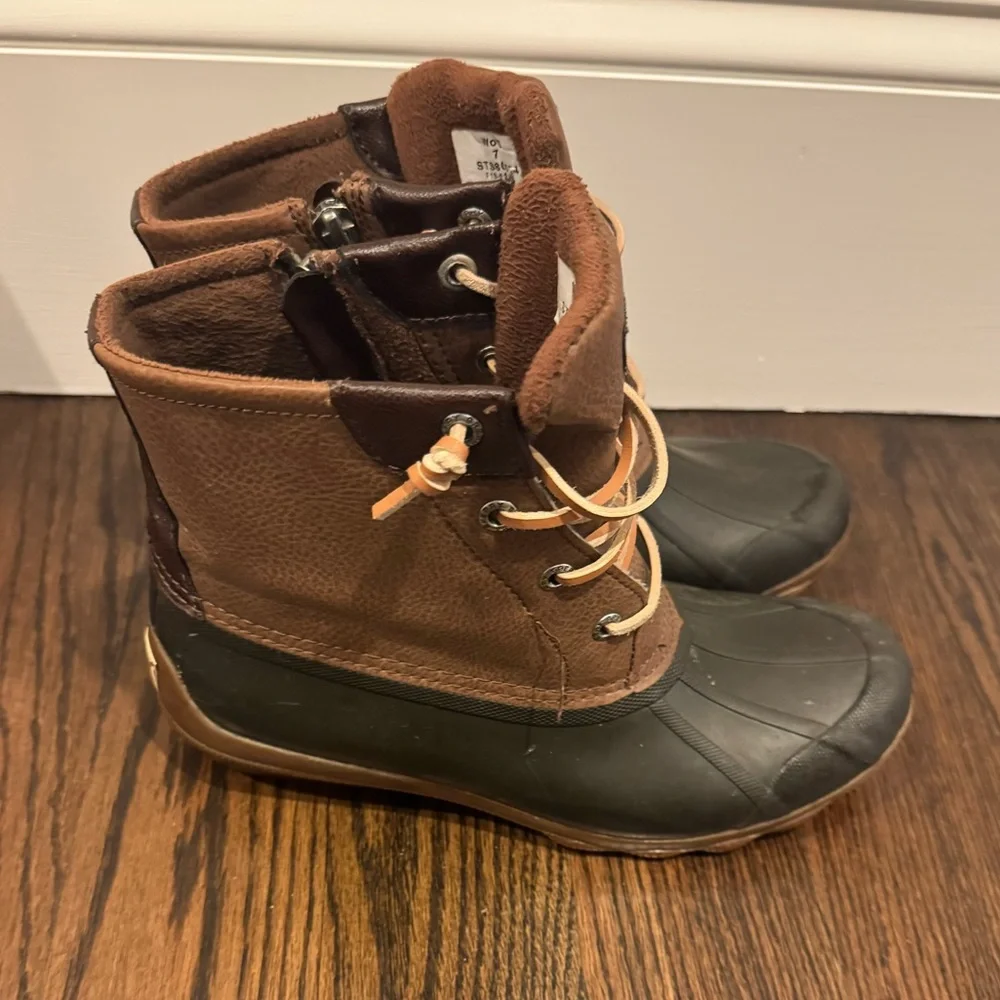 Sperry boots size 7